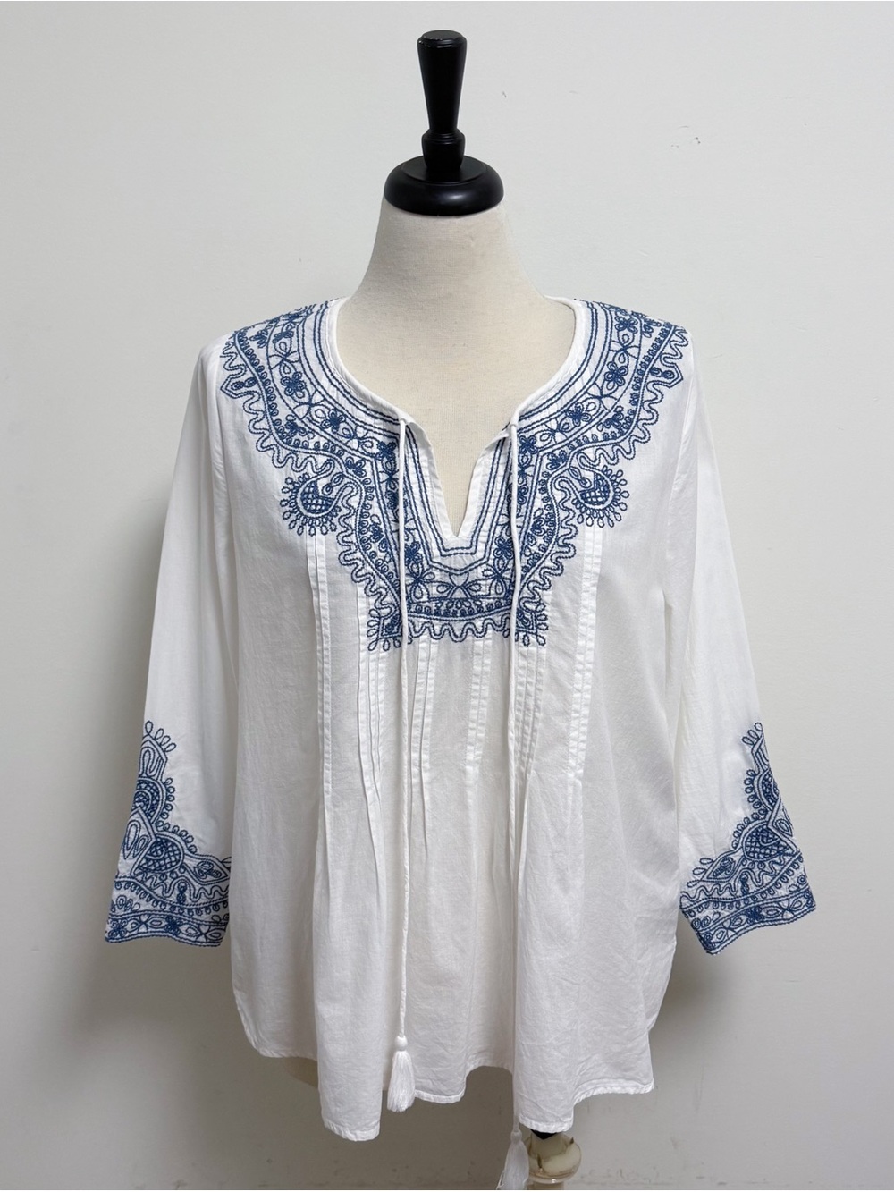 Vineyard Vines White Cotton Blue Embroidered Notch V Neck Tie Peasant Top Large